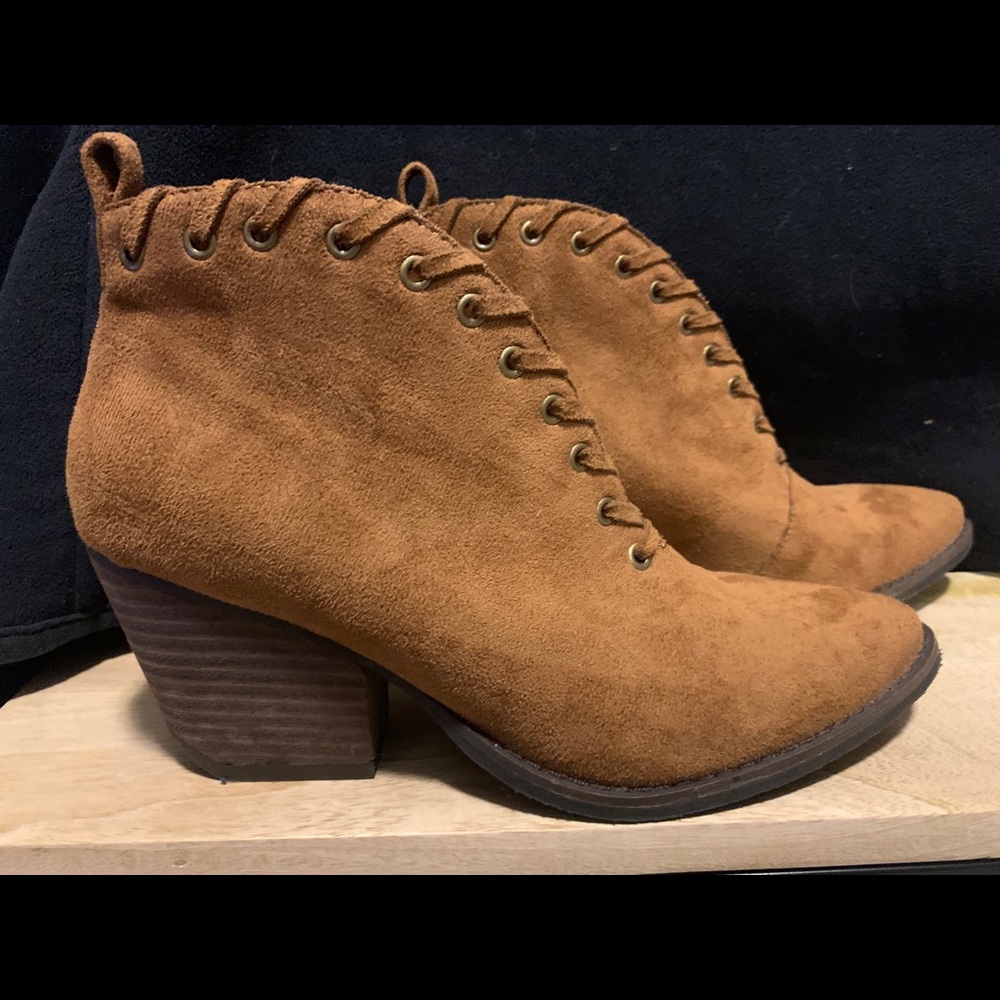 Women’s bootie never worn